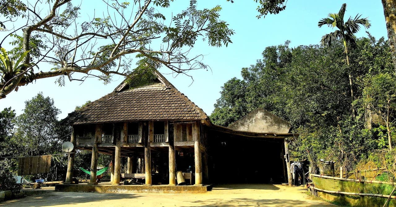 Jungle Crossing – Homestay in a Muong Village